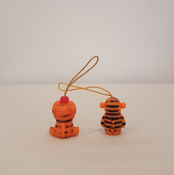 Rare Disney Peek-a-Pooh Series 9 Pooh as Tigger - Picture 2 of 4